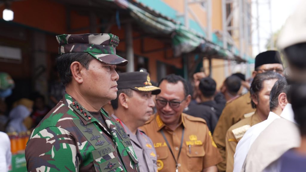Panglima TNI dan rombongan di Pelabuhan Ferry Merak Banten