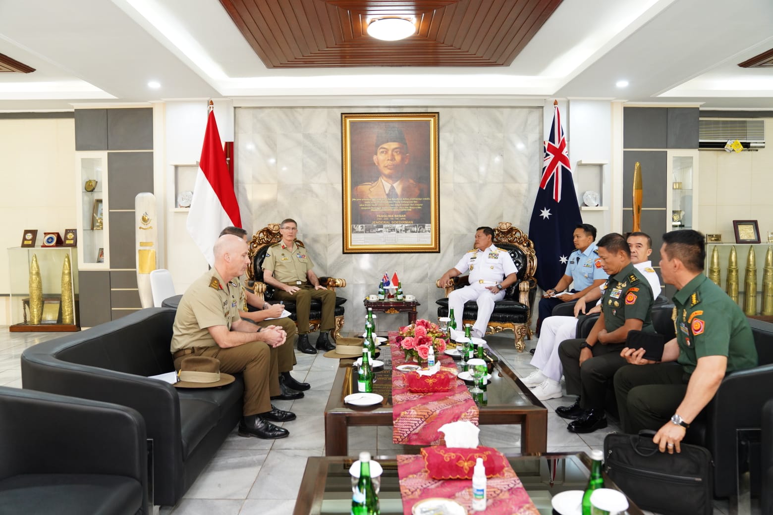 Membahas Keamanan Kawasan, Panglima TNI Laksamana TNI Yudo Margono dan Panglima Angkatan Bersenjata Australia Bertemu di Bandung