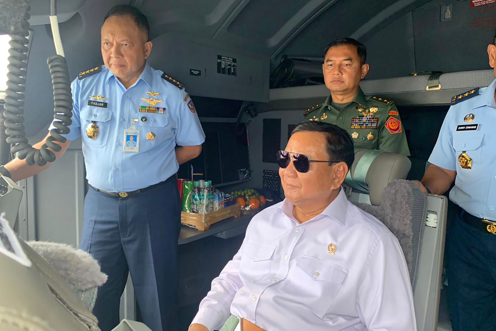 Menteri Pertahanan Prabowo Subianto Joy Flight Bareng Rekan Media, Jajal Pesawat C-130J Super Hercules 