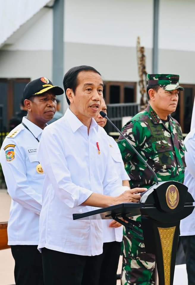 Panglima TNI Dampingi Presiden RI Resmikan Bandar Udara Ewer