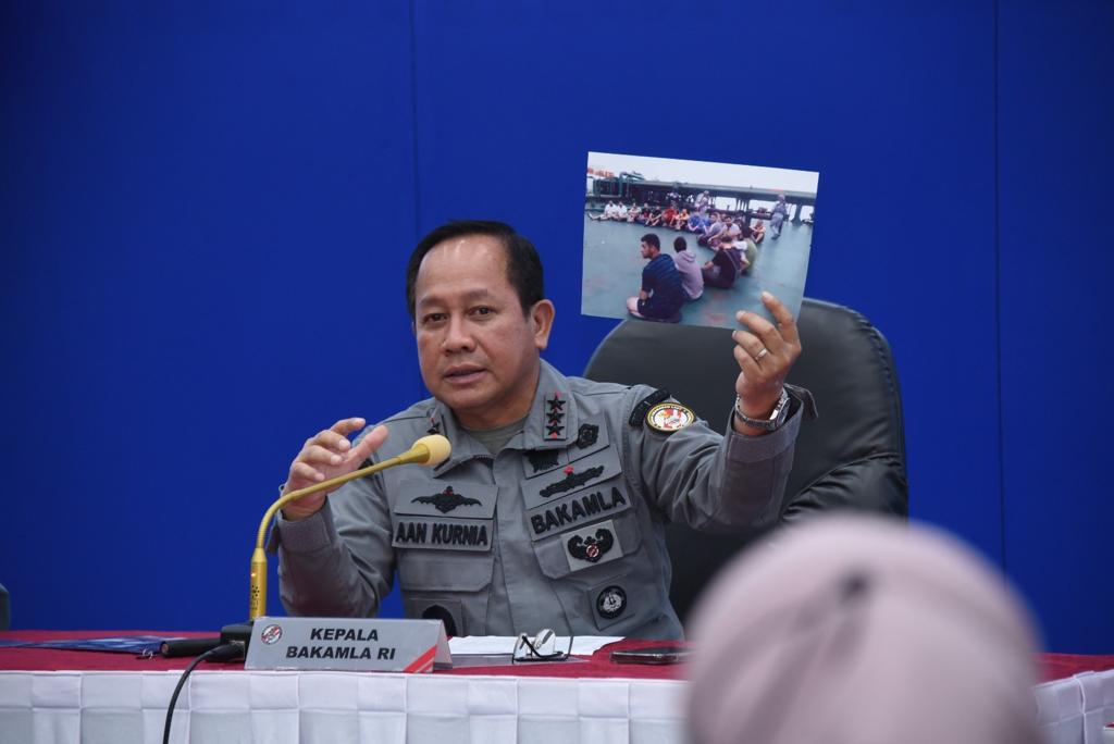 Laksdya TNI Dr. Aan Kurnia menyelenggarakan press conference terkait KN. Pulau Marore - 322 menjalankan operasi Jalanusa X