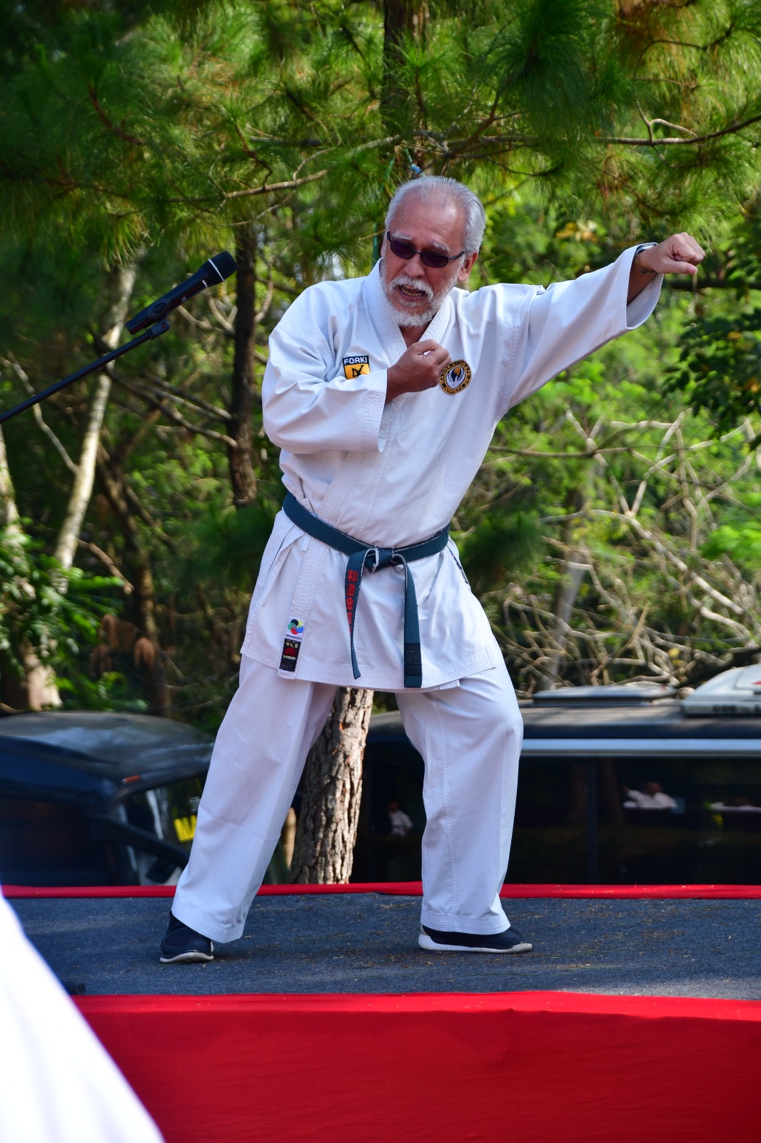 Musisi legendaris Iwan Fals ikut serta dalam Join Fun Karate Training Camp